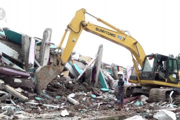 Tim SAR mulai kerahkan alat berat guna percepat evakuasi korban gempa Mamuju