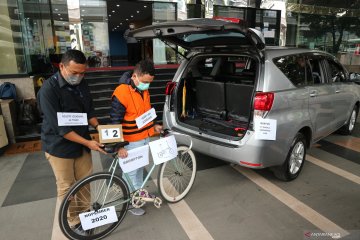 Perantara politikus terima uang Rp1,532 miliar dan 2 Brompton