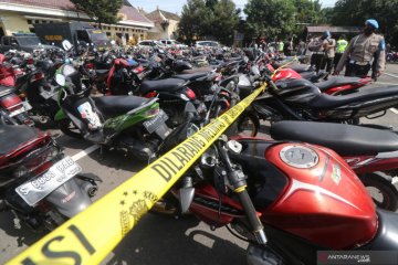Ratusan sepeda motor disita karena balap liar