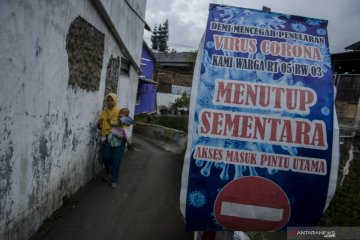 Kemarin, PPKM skala mikro bakal diterapkan hingga ekonomi tumbuh minus