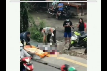 Lansia tewas ditabrak truk saat berboncengan motor di Daan Mogot