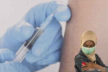 Vaksinasi massal untuk tenaga kesehatan di Jakarta