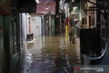 Kampung Melayu terendam banjir akibat air kiriman dan laut pasang
