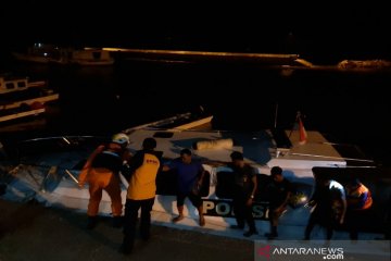 Satpolair Baubau evakuasi korban kecelakaan kapal terbalik