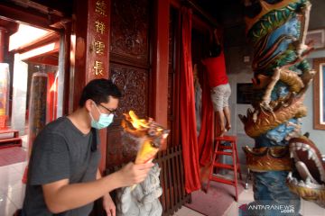PERSIAPAN KLENTENG DI MANADO SAMBUT IMLEK