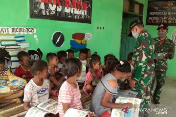 Di perbatasan RI-TL, Satgas Yonarmed bentuk taman baca anak-anak