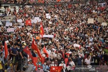 Ratusan orang ikuti protes anti-kudeta hari ketiga di Myanmar