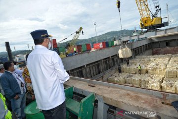 Menhub tinjau Pelabuhan Yos Sudarso, cek penerapan protokol kesehatan