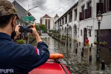 Banjir rendam kawasan Kota Tua di Semarang