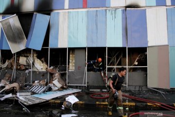 Kebakaran mal di Makassar