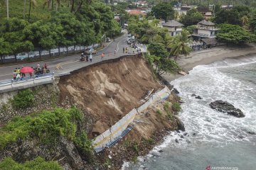 Longsor di jalan wisata Senggigi