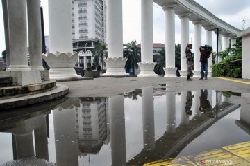 Jalur pedestrian Kebun Raya Bogor ditutup untuk pejalan kaki