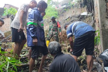 Satu lagi korban bencana longsor di Semarang ditemukan