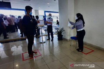 Penumpang dan awak bus jajal alat GeNose di Terminal Pulogebang