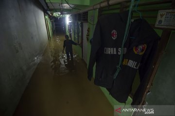 Sungai Ciliwung meluap rendam kawasan Pejaten Timur