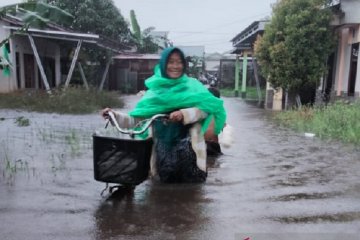 15 orang dievakuasi akibat banjir di Singkawang