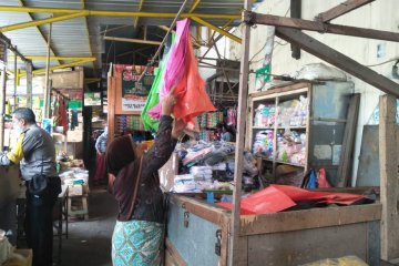 Tes usap masal di pasar tradisional turunkan retribusi