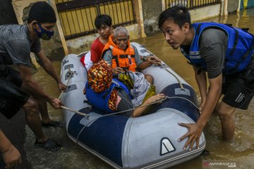 Kemarin, soal vaksin untuk umum dan banjir di Jakarta