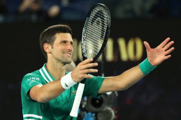 Hasil Australian Open: Djokovic dan Serena lolos ke babak kedua