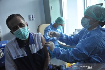 Vaksin bagi Nakes usia lanjut di RSMH