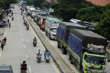 Akses Pantura dari Jakarta menuju Cirebon lumpuh
