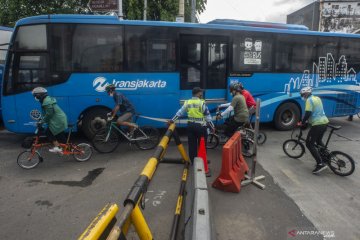 Sebagian rute TransJakarta berhenti beroperasi saat banjir Jakarta