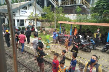 Di Stasiun Indro, tertumpu asa warga Gresik