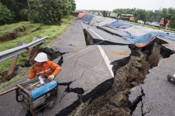 Jalan Tol Cipali Amblas