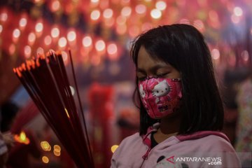 Ibadah malam perayaan tahun baru imlek di tengah pandemi COVID-19