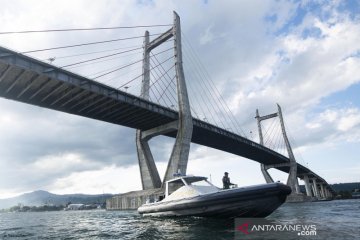 Pesona Jembatan Merah Putih di kota Ambon