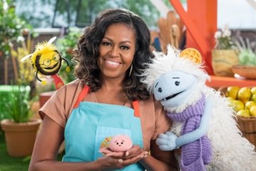 Michelle Obama akan bertualang dalam serial anak "Waffles + Mochi"