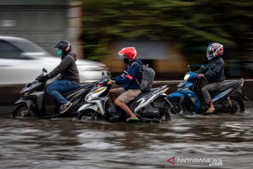 Banjir di jalur Pantura Semarang berangsur surut