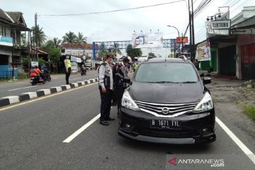 Tim gabungan kembali pemeriksa kendaraan yang masuk Sleman