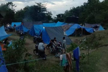 Pengungsi akibat gempa di Mamuju kesulitan dapatkan tenda
