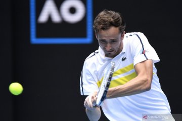 Medvedev cetak rekor 4-0 atas Rublev di perempat final Australian Open