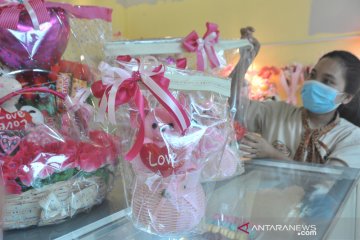 TINGGINYA PERMINTAAN PERNIK VALENTINE