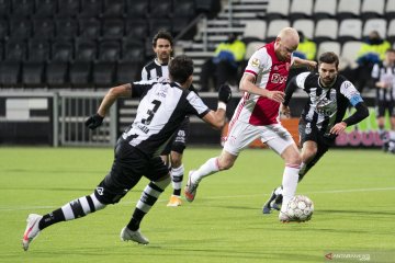 Ajax kukuhkan posisi puncak seusai menang di kandang Heracles
