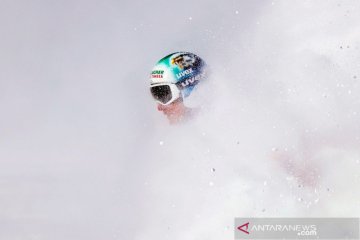 Aksi atlet ski di kejuaraan dunia FIS Alpine Cortina