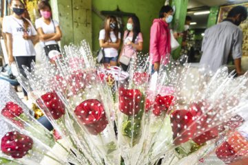 Penjualan bunga di Pasar Rawa Belong menurun