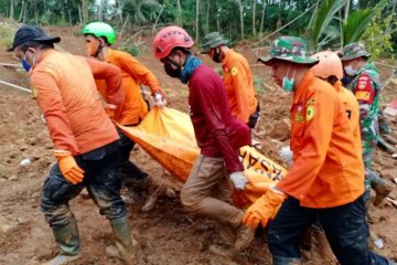 Tim SAR gabungan temukan korban ketiga longsor di Kebumen