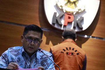 Bupati Muara Enim Juarsah diduga menerima suap Rp4 miliar