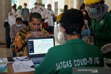 Anggota DPR coba alat GeNose C19 buatan UGM