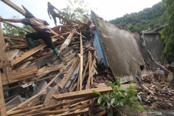 Bencana tanah longsor di Nganjuk