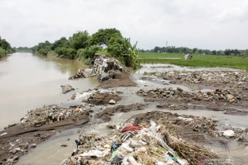 Tanggul sungai jebol di Pasuruan