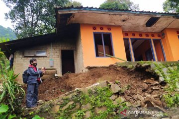 Pemkab Cianjur akan relokasi 22 keluarga akibat pergerakan tanah