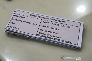 Pengelola Pasar Tanah Abang gunakan kupon cegah kerumunan vaksinasi