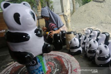 Produksi kerajinan keramik