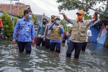 Gubernur Jateng meninjau bencana banjir Pekalongan