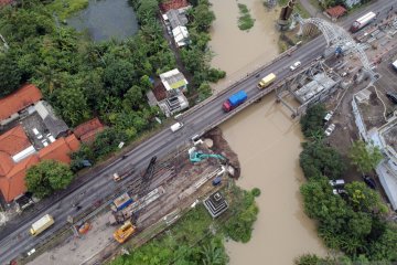 Progres perbaikan jembatan pantura yang amblas