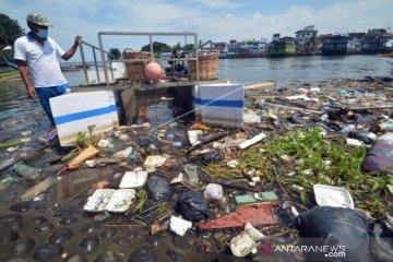 Kapal Pengumpul Sampah Batang Arau
